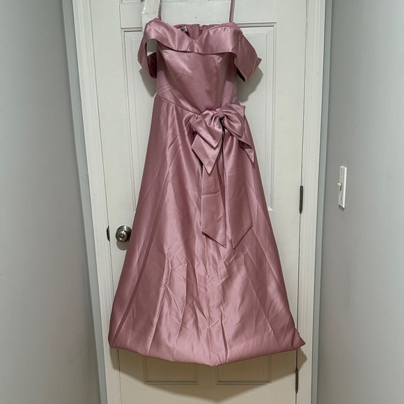 A-Line Off-The-Shoulder Satin Mother Of The Bride in Dusty Rose - Picture 3 of 8